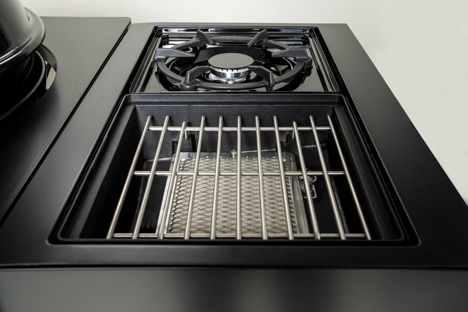 Outdoorchef Gas Kugelgrill Arosa 570 G Evo Black Style - Inkl. Blazing-/Cooking Zone Kit Plus Und Plancha 16 Outdoorchef Gas Kugelgrill Arosa 570 G Evo Black Style - Inkl. Blazing-/Cooking Zone Kit Plus Und Plancha – Bild 14