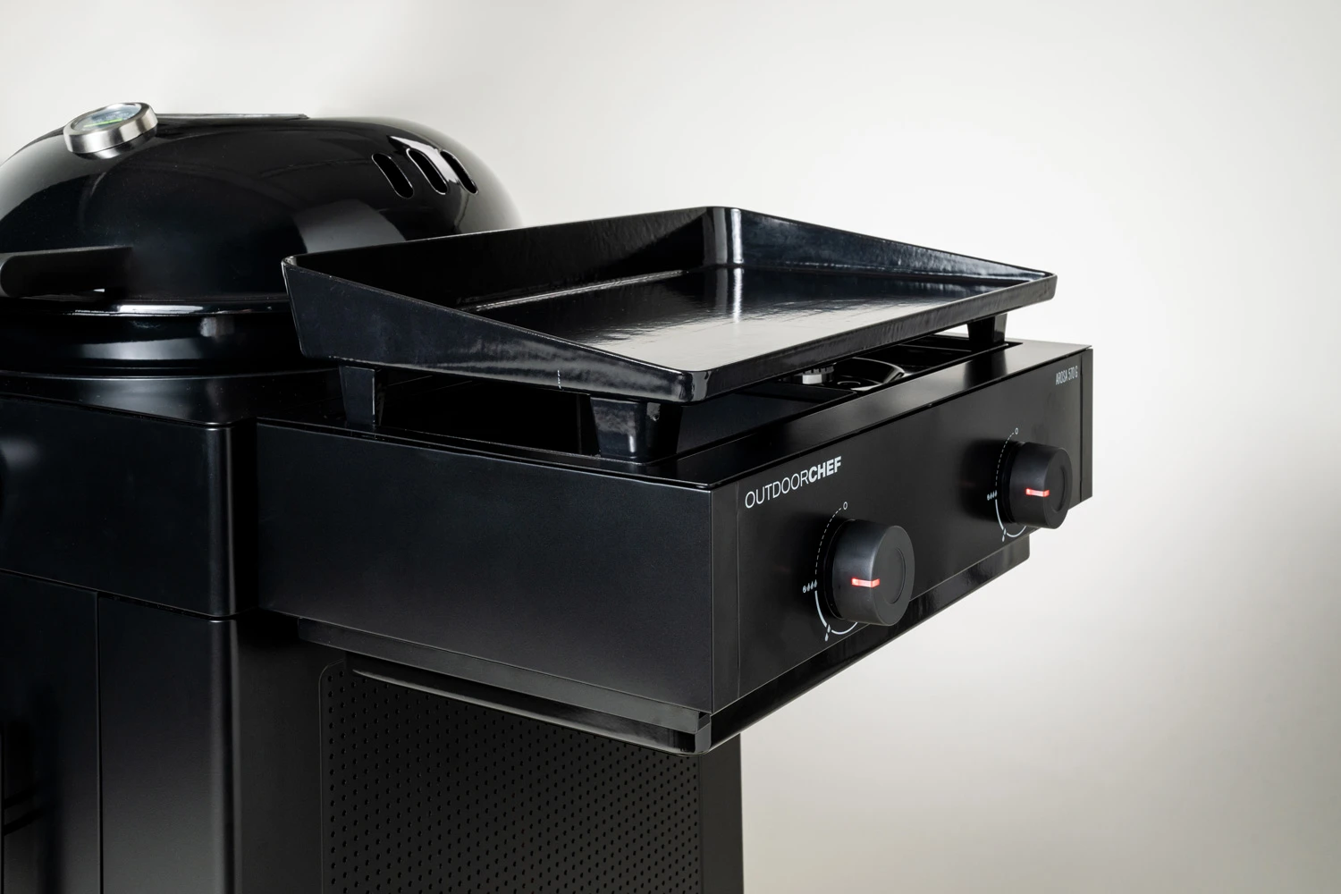 Outdoorchef Gas Kugelgrill Arosa 570 G Evo Black Style - Inkl. Blazing-/Cooking Zone Kit Plus Und Plancha 3 Outdoorchef Gas Kugelgrill Arosa 570 G Evo Black Style - Inkl. Blazing-/Cooking Zone Kit Plus Und Plancha