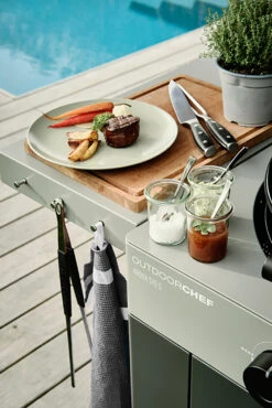Outdoorchef Gas Kugelgrill Arosa 570 G Evo Grey Steel 17 Outdoorchef Gas Kugelgrill Arosa 570 G Evo Grey Steel -Günstiges Outdoorchef Geschäft Outdoorchef Arosa 570G EVO grey steel Detail Besteckhalter