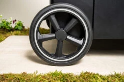 Outdoorchef Gas Kugelgrill Arosa 570 G Evo Black Style - Inkl. Blazing-/Cooking Zone Kit Plus -Günstiges Outdoorchef Geschäft Outdoorchef Arosa Gas Kugelgrill 570G EVO Black Style Laufraeder