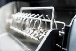 Outdoorchef Dualchef 425 G BZ Gasgrill Mit Blazing Zone Infrarotbrenner + DGS Gusseisen Grillrost 2 Stk.+ DGS Gemüse Grillrost 2 Stk. -Günstiges Outdoorchef Geschäft Outdoorchef Dualchef 425G BZ Detail Heat Diffuser