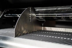 Outdoorchef Dualchef 425 G BZ Gasgrill Mit Blazing Zone Infrarotbrenner + DGS Gusseisen Grillrost 2 Stk.+ DGS Gemüse Grillrost 2 Stk. -Günstiges Outdoorchef Geschäft Outdoorchef Dualchef 425G BZ Detail Zone Divider