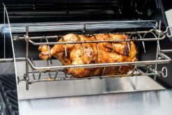 Outdoorchef Dualchef 425 G BZ Gasgrill Mit Blazing Zone Infrarotbrenner + DGS Gusseisen Grillrost 2 Stk.+ DGS Gemüse Grillrost 2 Stk. -Günstiges Outdoorchef Geschäft Outdoorchef Dualchef 425G BZ Heat Diffuser Grillhaehnchen