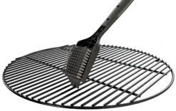 Outdoorchef Grillbürste Mit Nylonborsten Groß, 44,5 Cm -Günstiges Outdoorchef Geschäft Outdoorchef Grillbuerste Nylonborsten gross Anwendung02